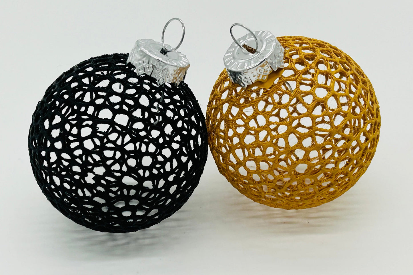 Voronoi Christmas Balls in Black and Gold